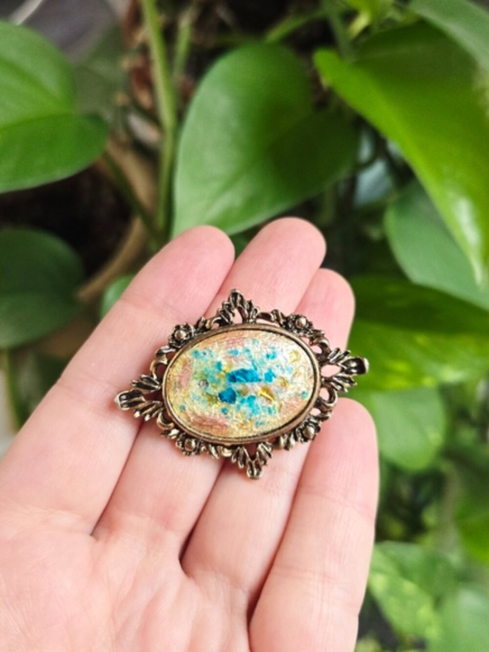 Vintage Gold Painted Cameo Label Brooch Pin